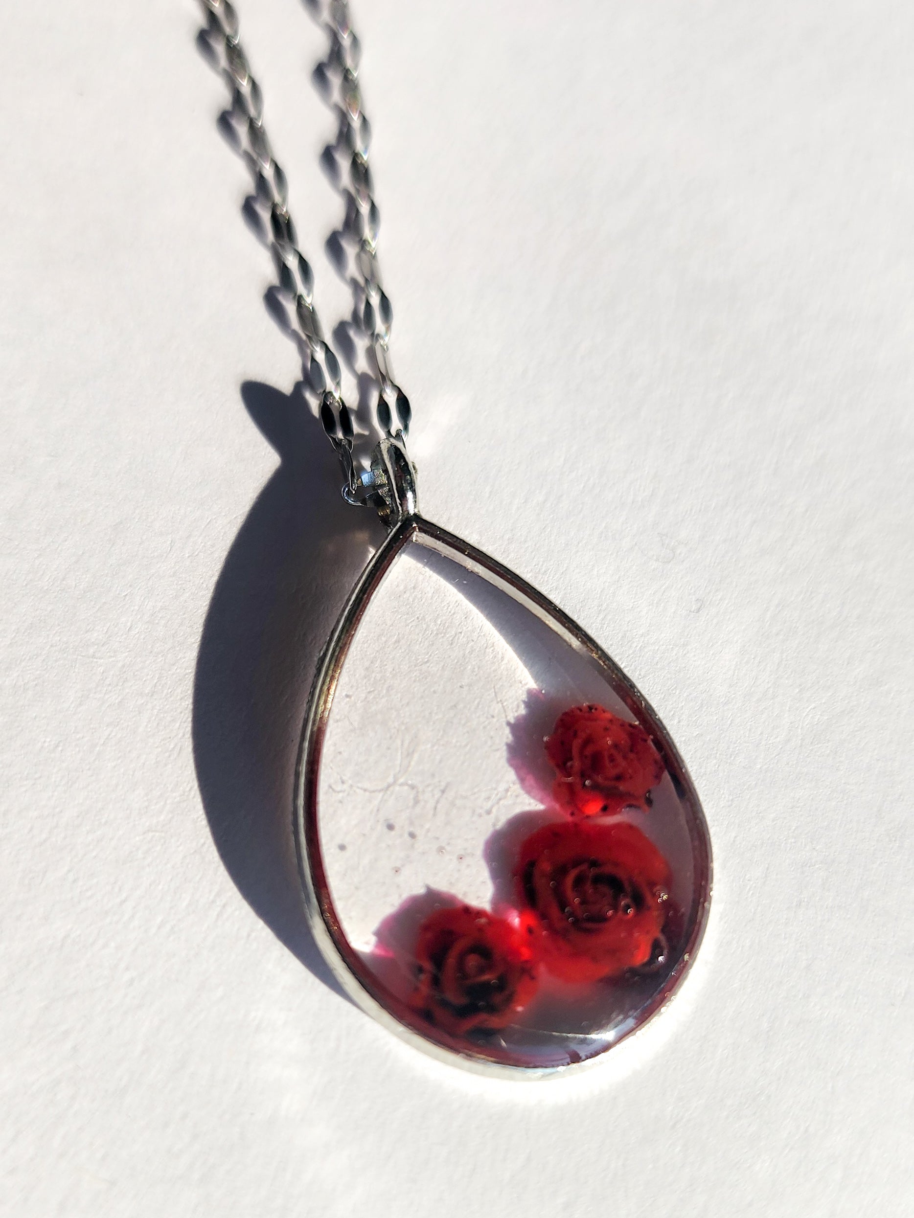 Scarlet Glass - Necklace | Roseglass Collection